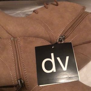 Wedged shoe !!!! Brand new never worn!!